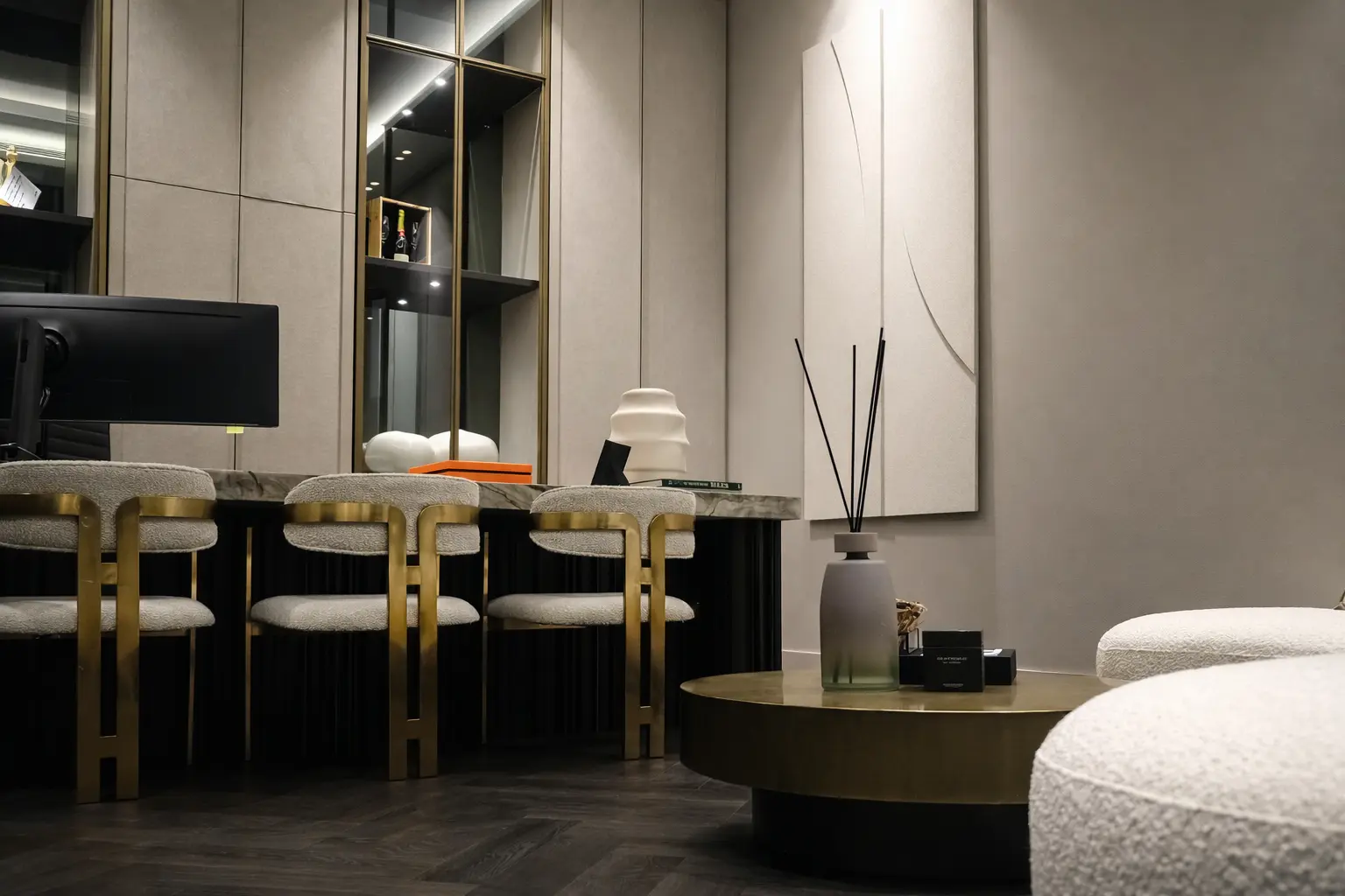 Voertuigen in de showroom