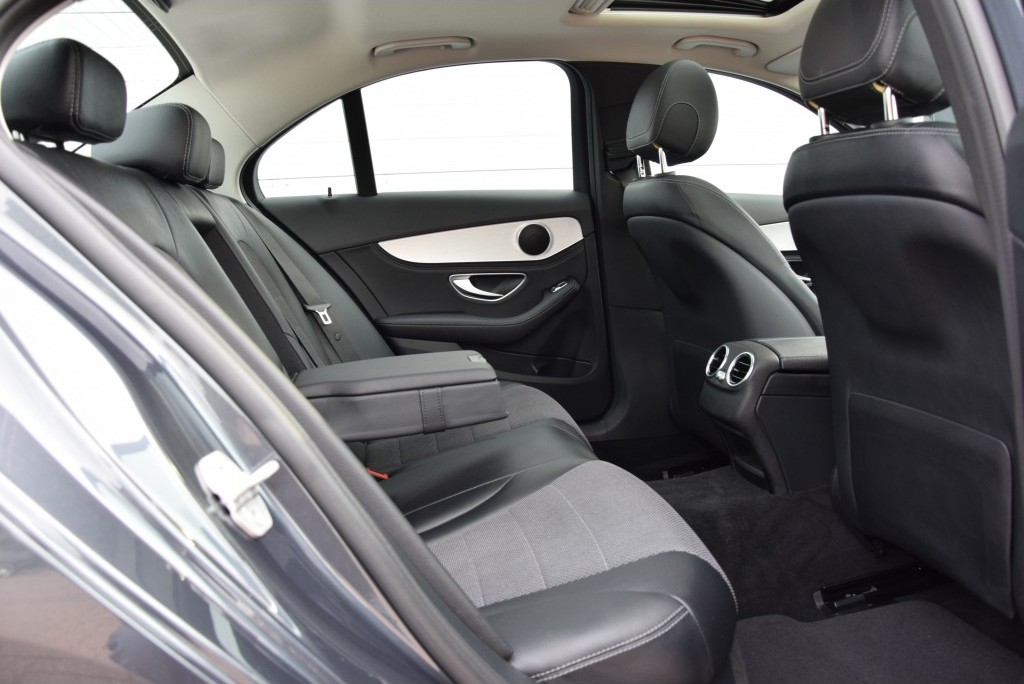 Mercedes-Benz C-Klasse 180 Avantgarde Schuifdak/Spoor/Touchpad Aut7 Foto 4