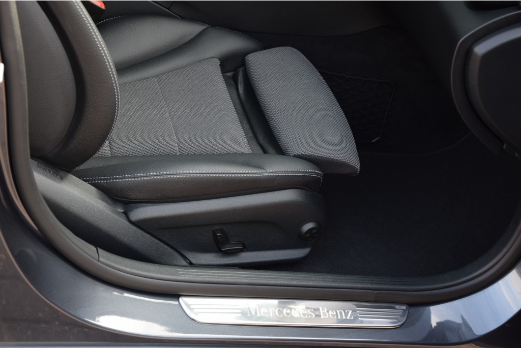 Mercedes-Benz C-Klasse 180 Avantgarde Schuifdak/Spoor/Touchpad Aut7 Foto 9