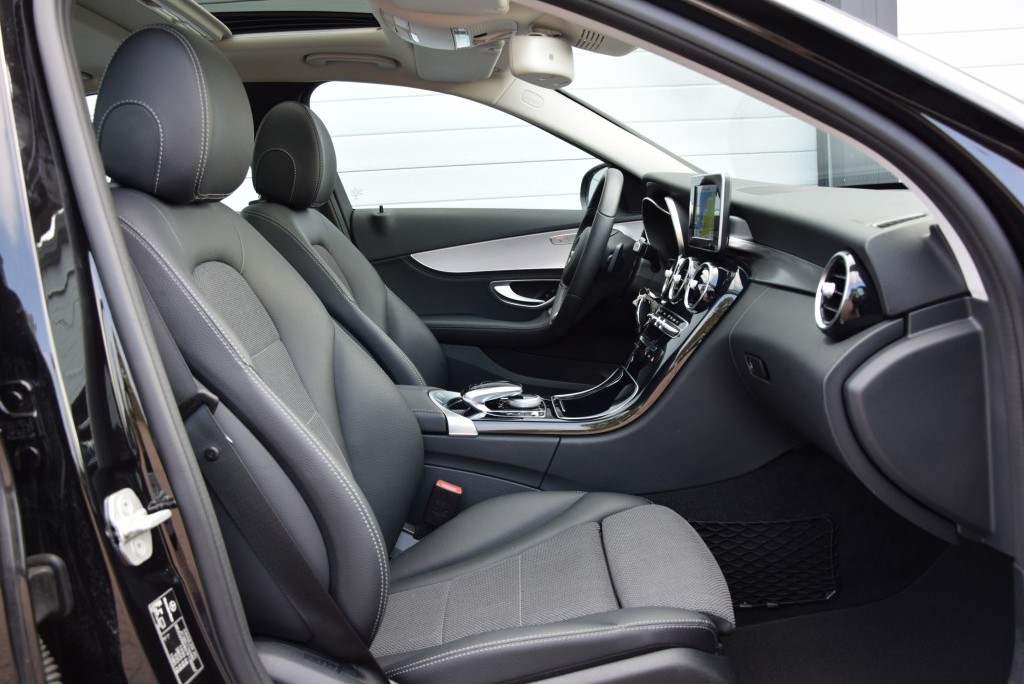 Mercedes-Benz C-Klasse 180 Avantgarde Schuifdak/Spoor/Touchpad Aut7 Foto 3