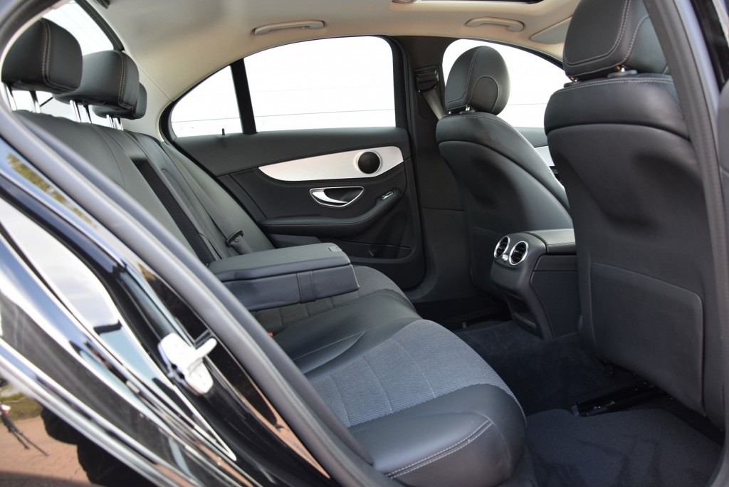 Mercedes-Benz C-Klasse 180 Avantgarde Schuifdak/Spoor/Touchpad Aut7 Foto 4