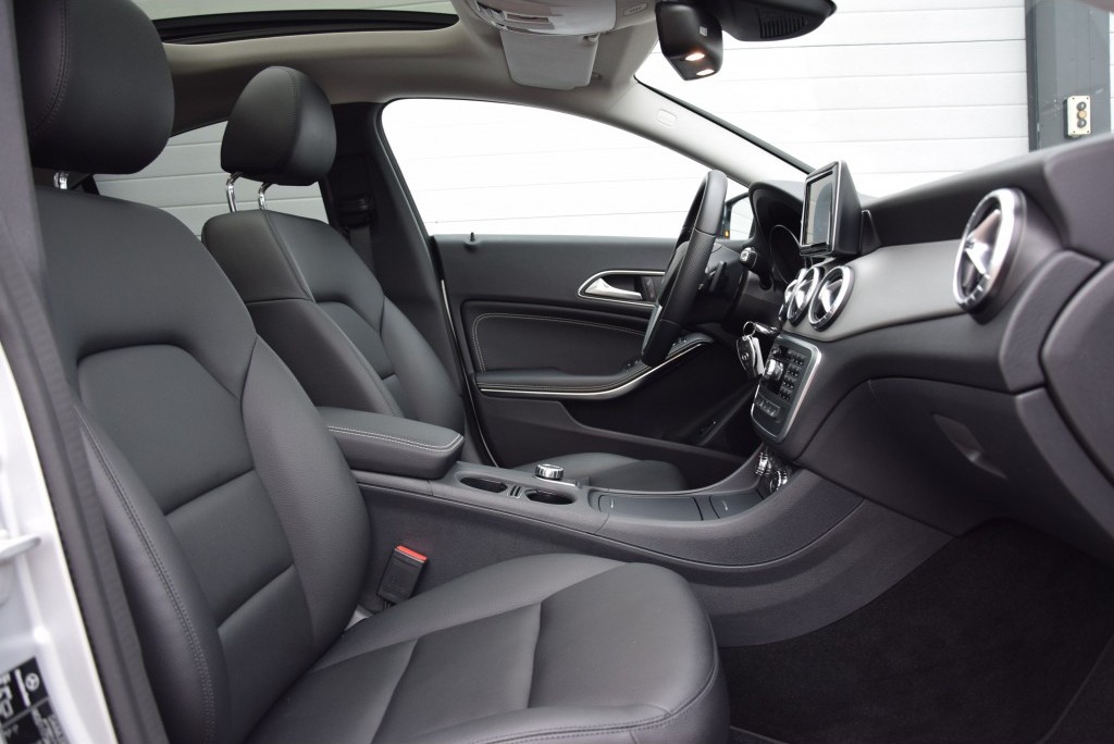 Mercedes-Benz CLA-Klasse 250 Panorama/Distronic/Leer/Com/Sound/ILS Aut7 Foto 3