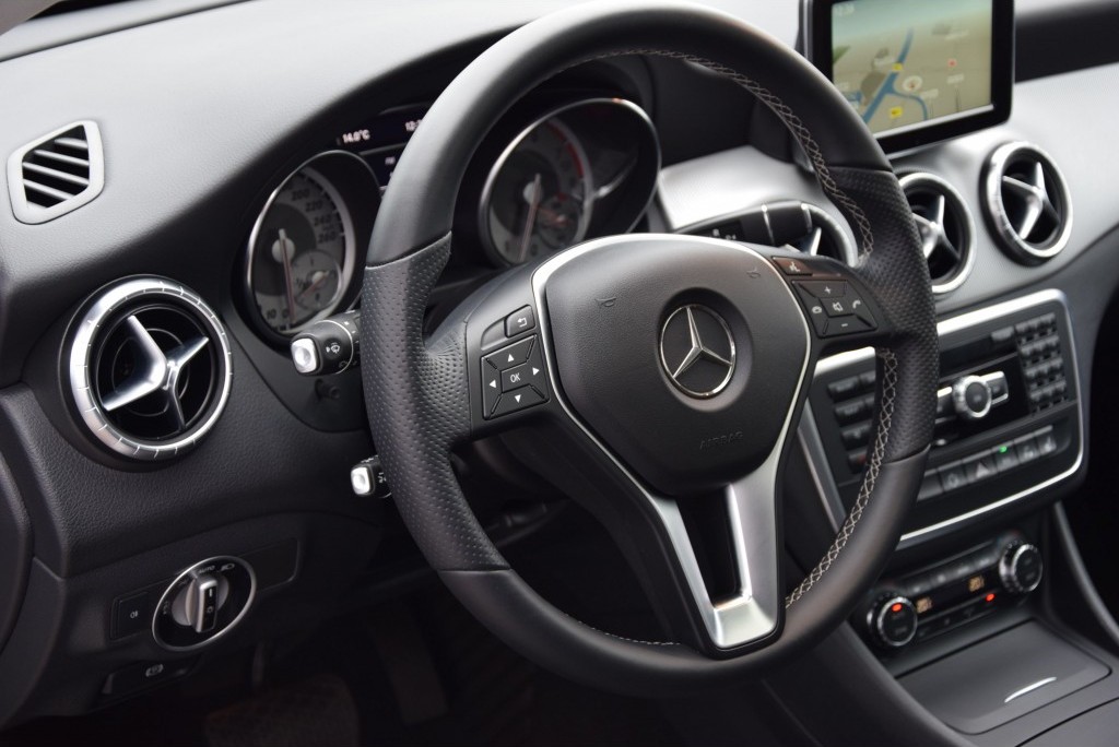 Mercedes-Benz CLA-Klasse 250 Panorama/Distronic/Leer/Com/Sound/ILS Aut7 Foto 7