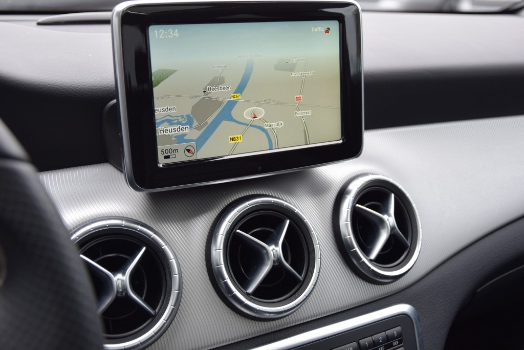 Mercedes-Benz CLA-Klasse 250 Panorama/Distronic/Leer/Com/Sound/ILS Aut7 Foto 8