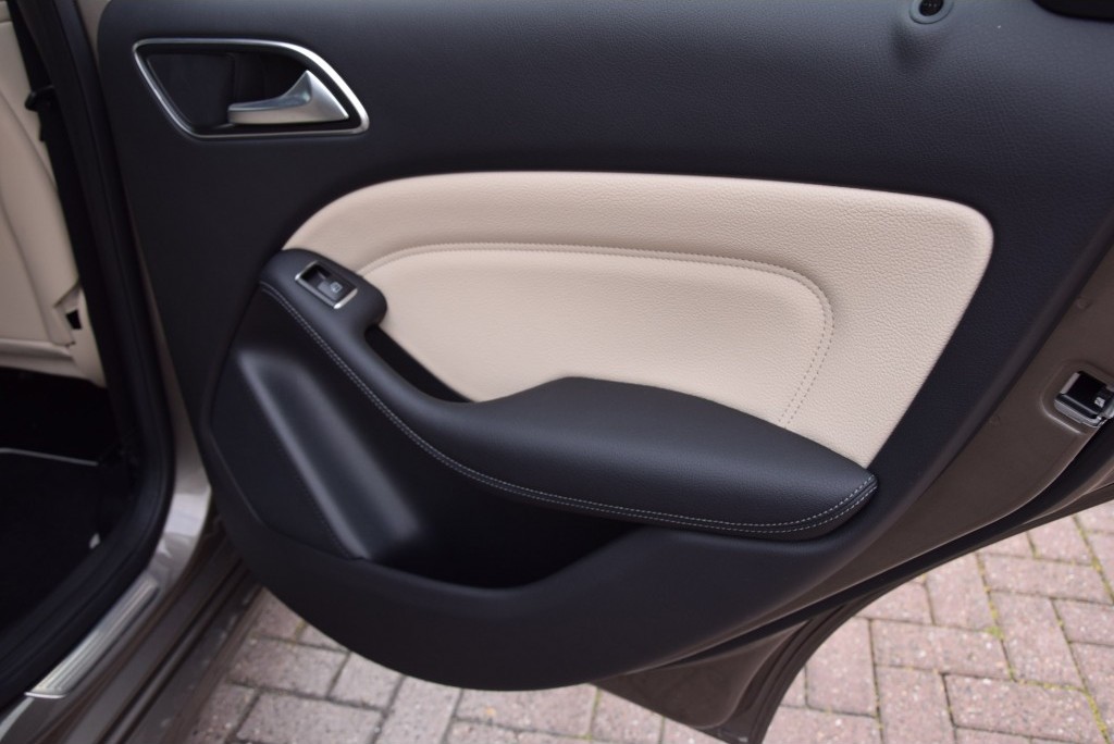 Mercedes-Benz B-Klasse 200 Sport Ambition/Leer/Xenon Aut7 Foto 13