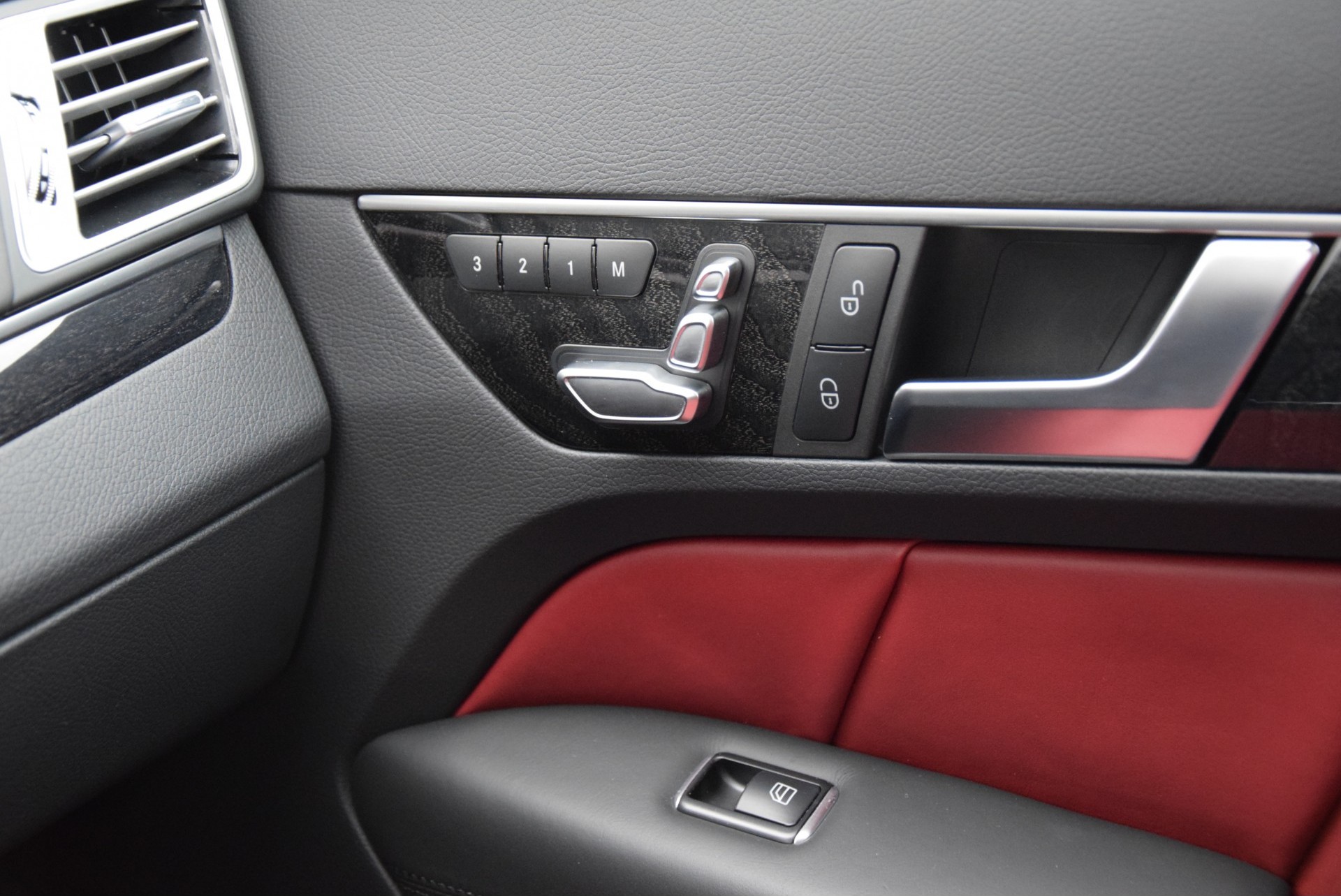 Mercedes-Benz E-Klasse 320 V6 AMG Plus Panorama Distronic/Keyless/Sound/360/Standkachel Aut7 Foto 11