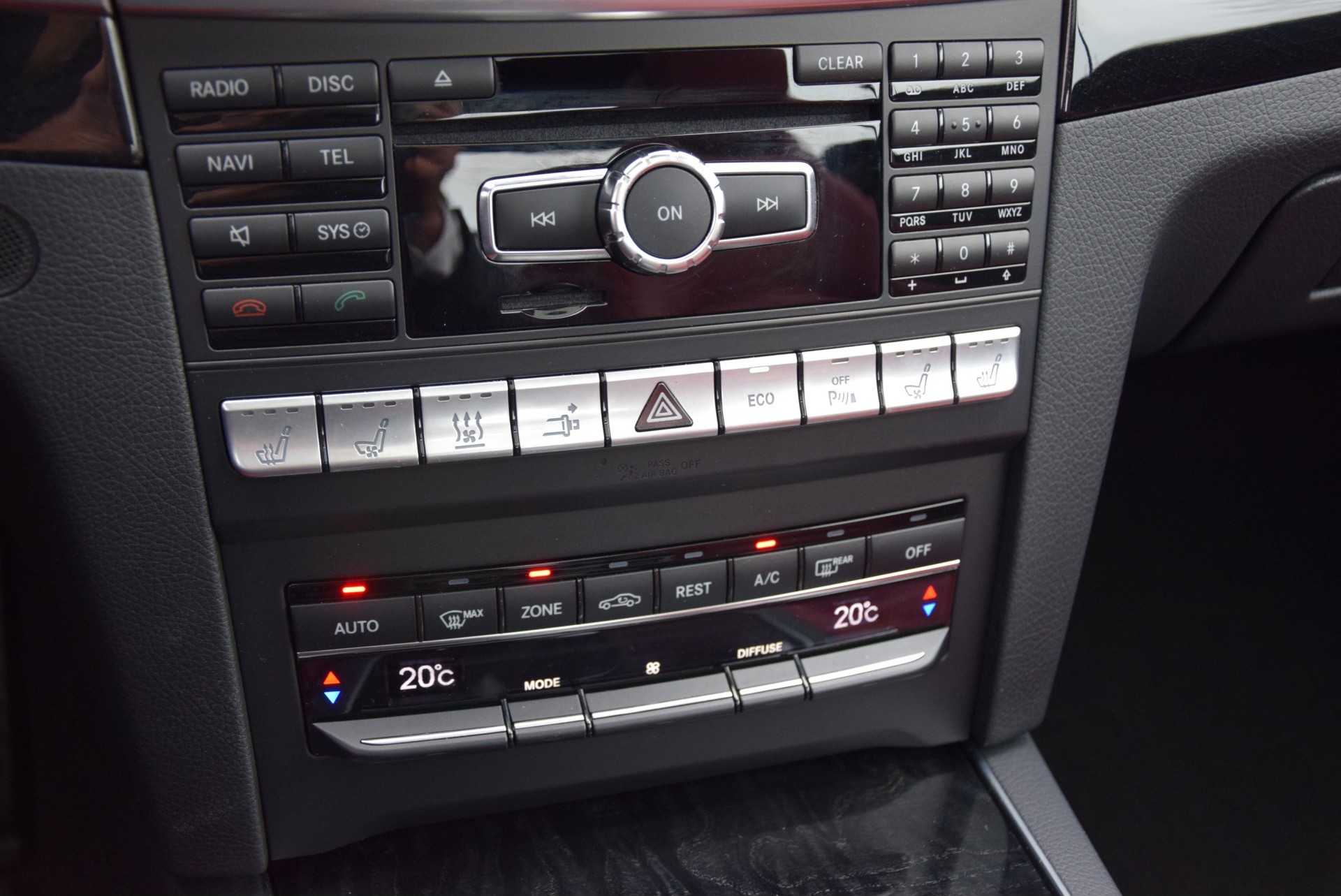 Mercedes-Benz E-Klasse 320 V6 AMG Plus Panorama Distronic/Keyless/Sound/360/Standkachel Aut7 Foto 12