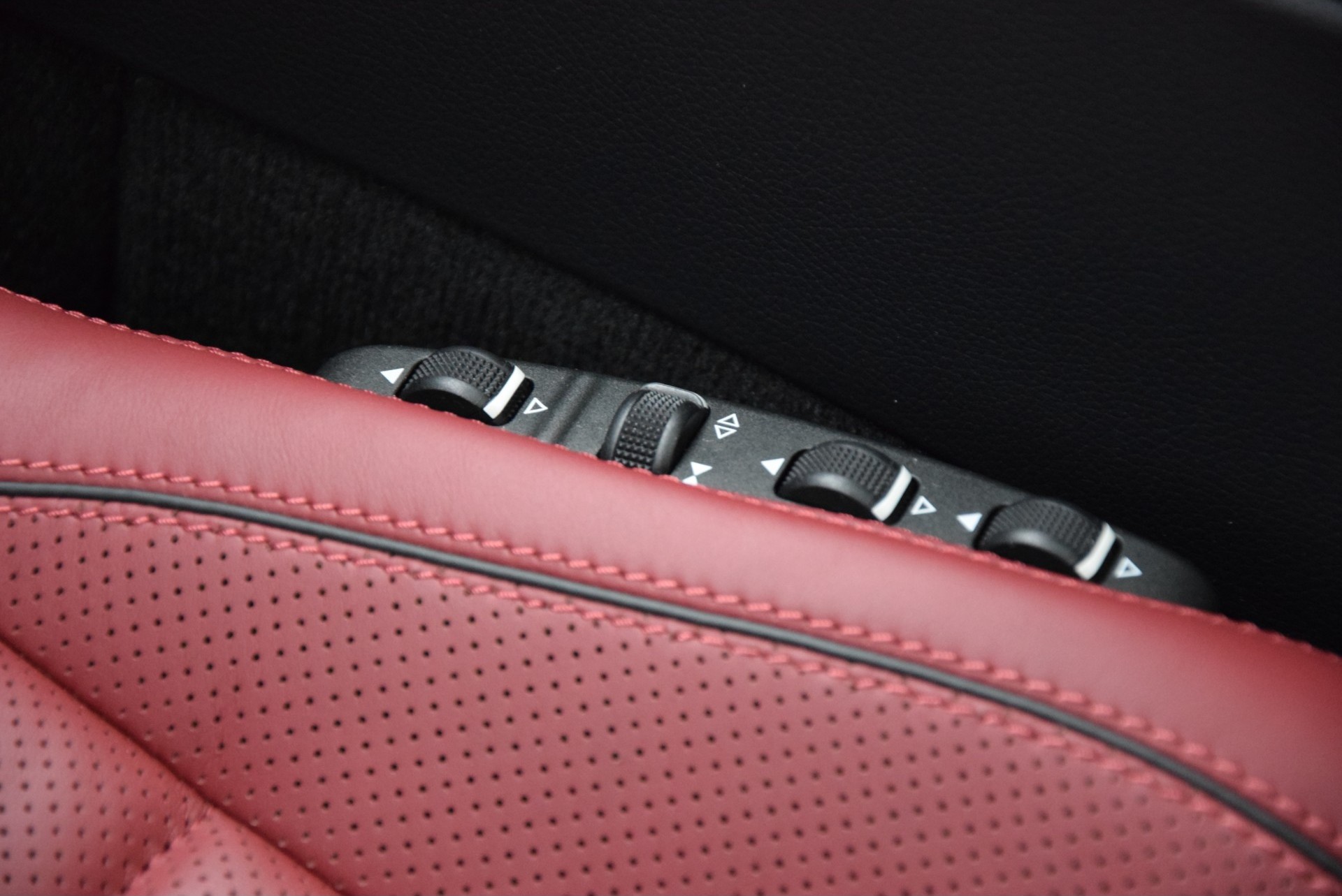 Mercedes-Benz E-Klasse 320 V6 AMG Plus Panorama Distronic/Keyless/Sound/360/Standkachel Aut7 Foto 16