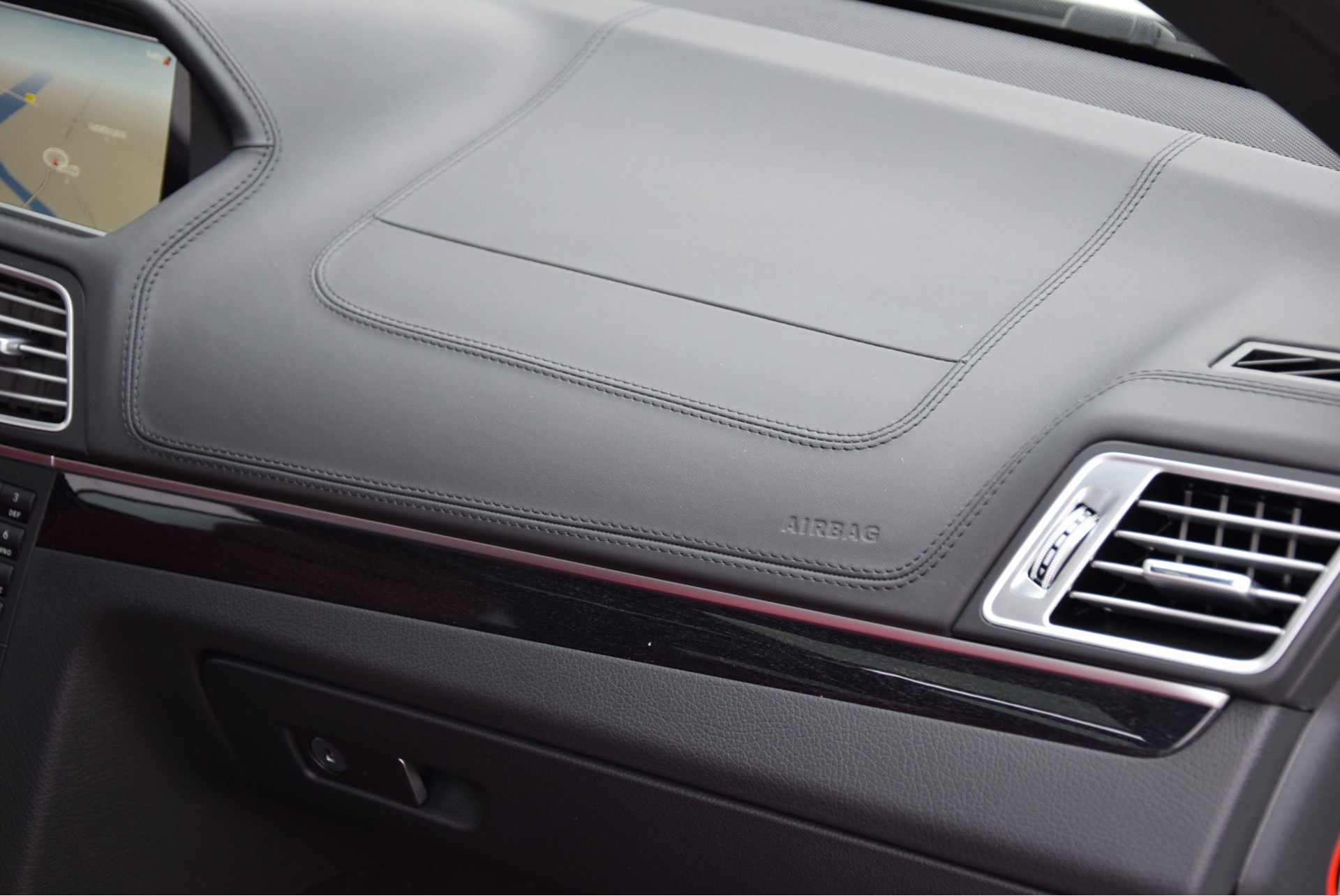 Mercedes-Benz E-Klasse 320 V6 AMG Plus Panorama Distronic/Keyless/Sound/360/Standkachel Aut7 Foto 18