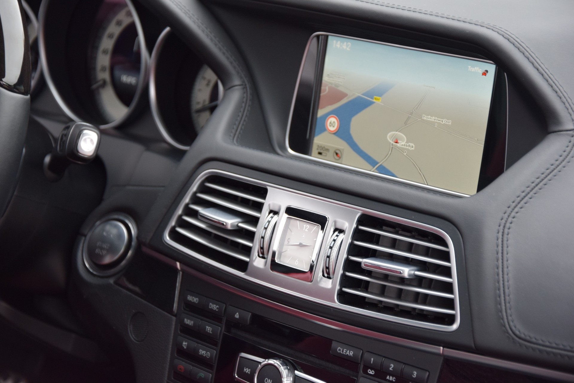 Mercedes-Benz E-Klasse 320 V6 AMG Plus Panorama Distronic/Keyless/Sound/360/Standkachel Aut7 Foto 19