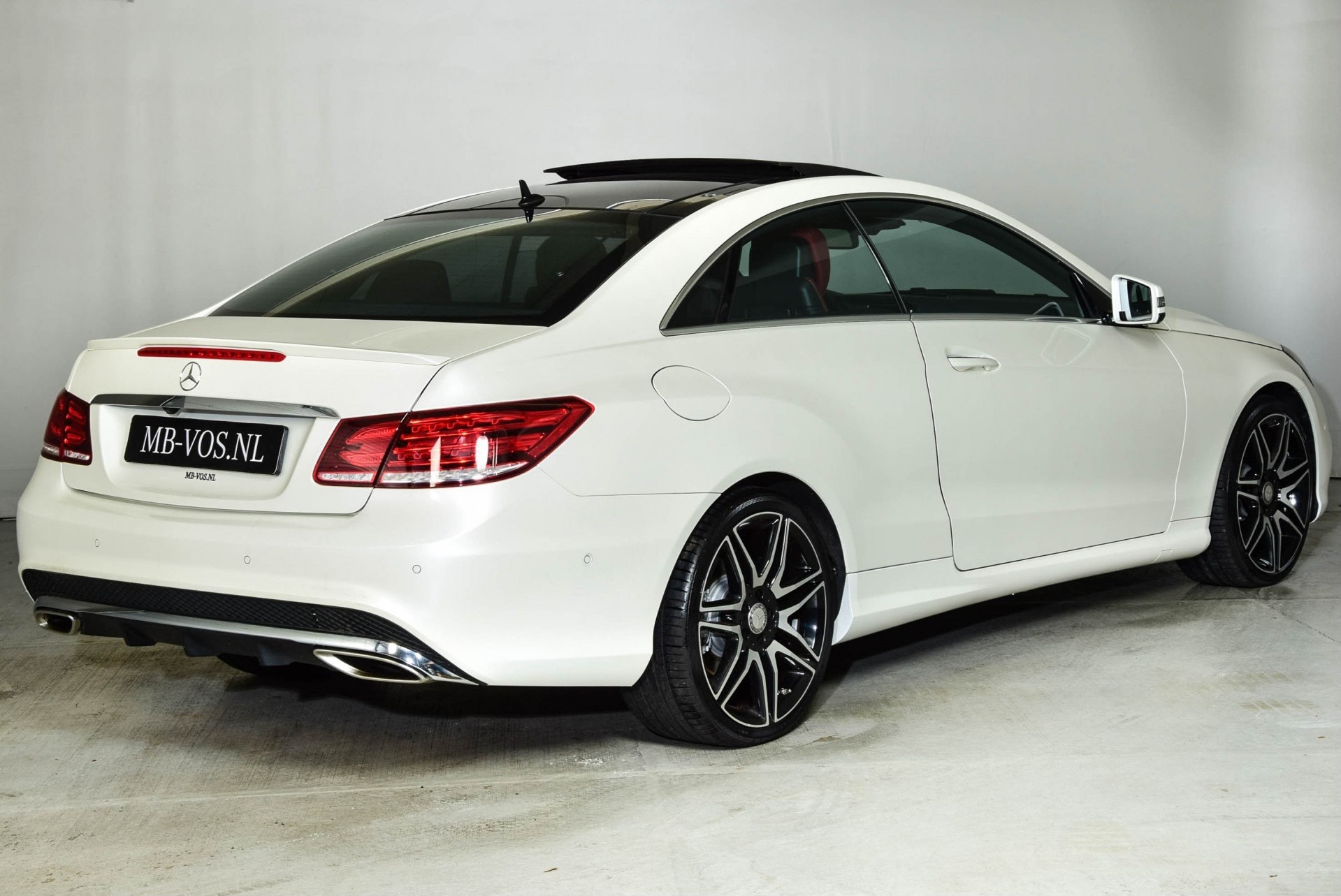 Mercedes-Benz E-Klasse 320 V6 AMG Plus Panorama Distronic/Keyless/Sound/360/Standkachel Aut7 Foto 2