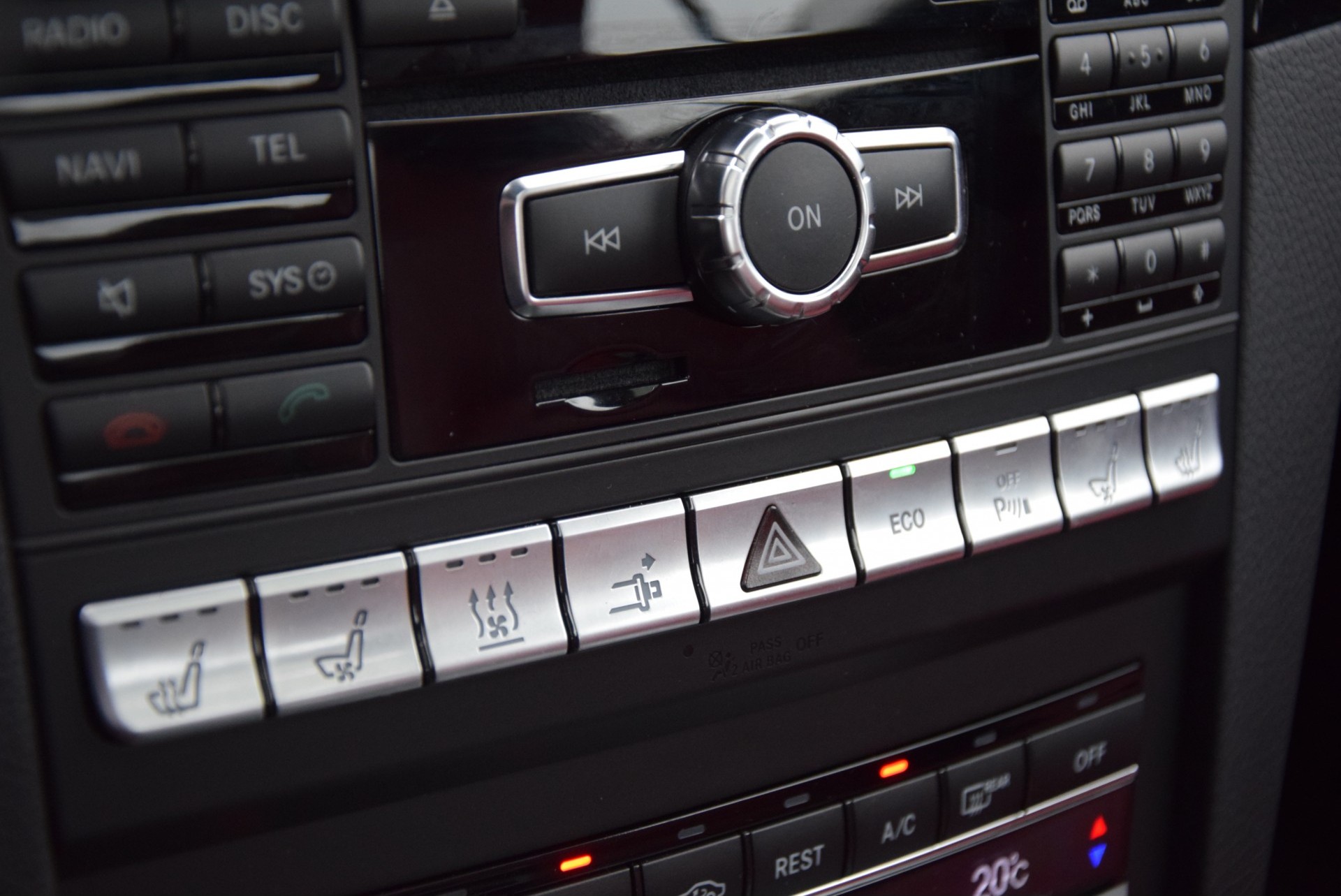 Mercedes-Benz E-Klasse 320 V6 AMG Plus Panorama Distronic/Keyless/Sound/360/Standkachel Aut7 Foto 20