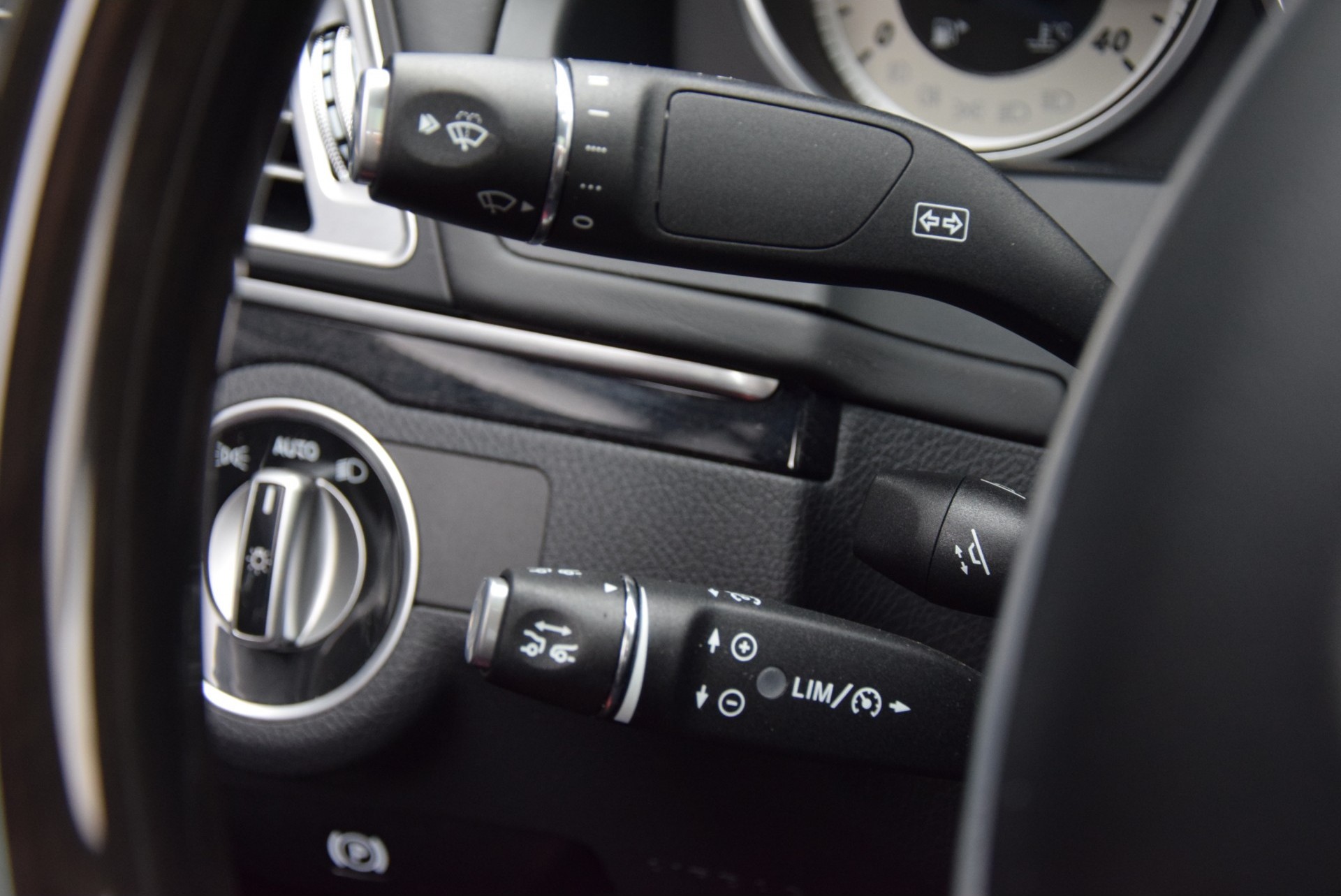 Mercedes-Benz E-Klasse 320 V6 AMG Plus Panorama Distronic/Keyless/Sound/360/Standkachel Aut7 Foto 21