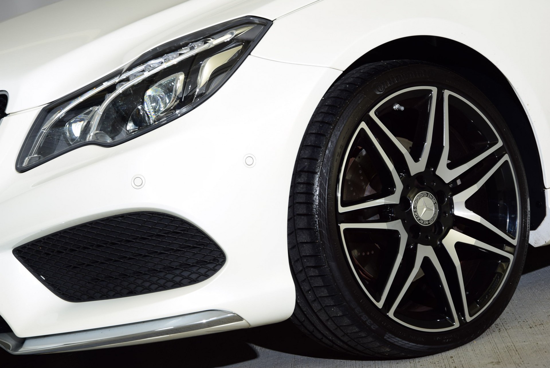 Mercedes-Benz E-Klasse 320 V6 AMG Plus Panorama Distronic/Keyless/Sound/360/Standkachel Aut7 Foto 24