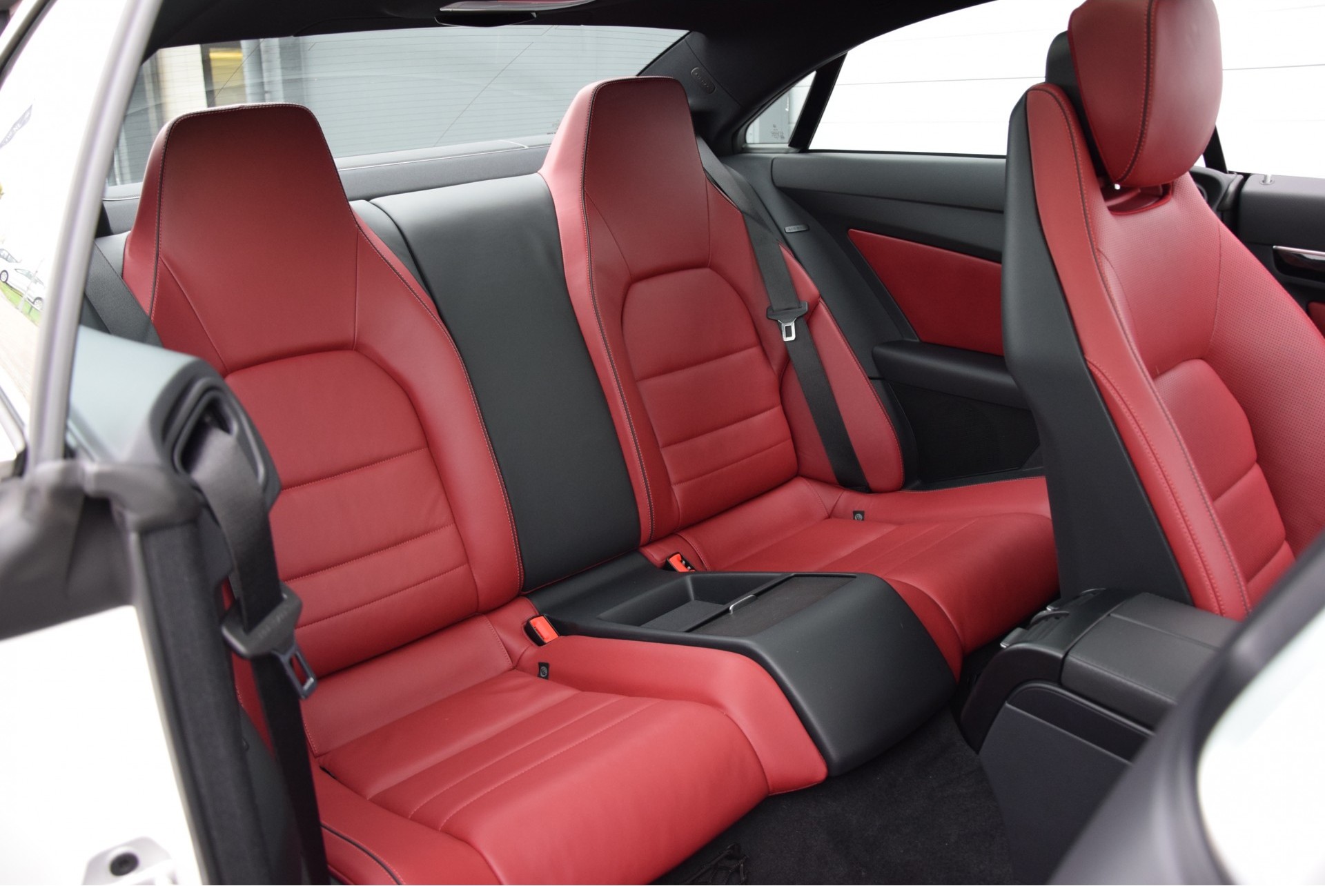 Mercedes-Benz E-Klasse 320 V6 AMG Plus Panorama Distronic/Keyless/Sound/360/Standkachel Aut7 Foto 4