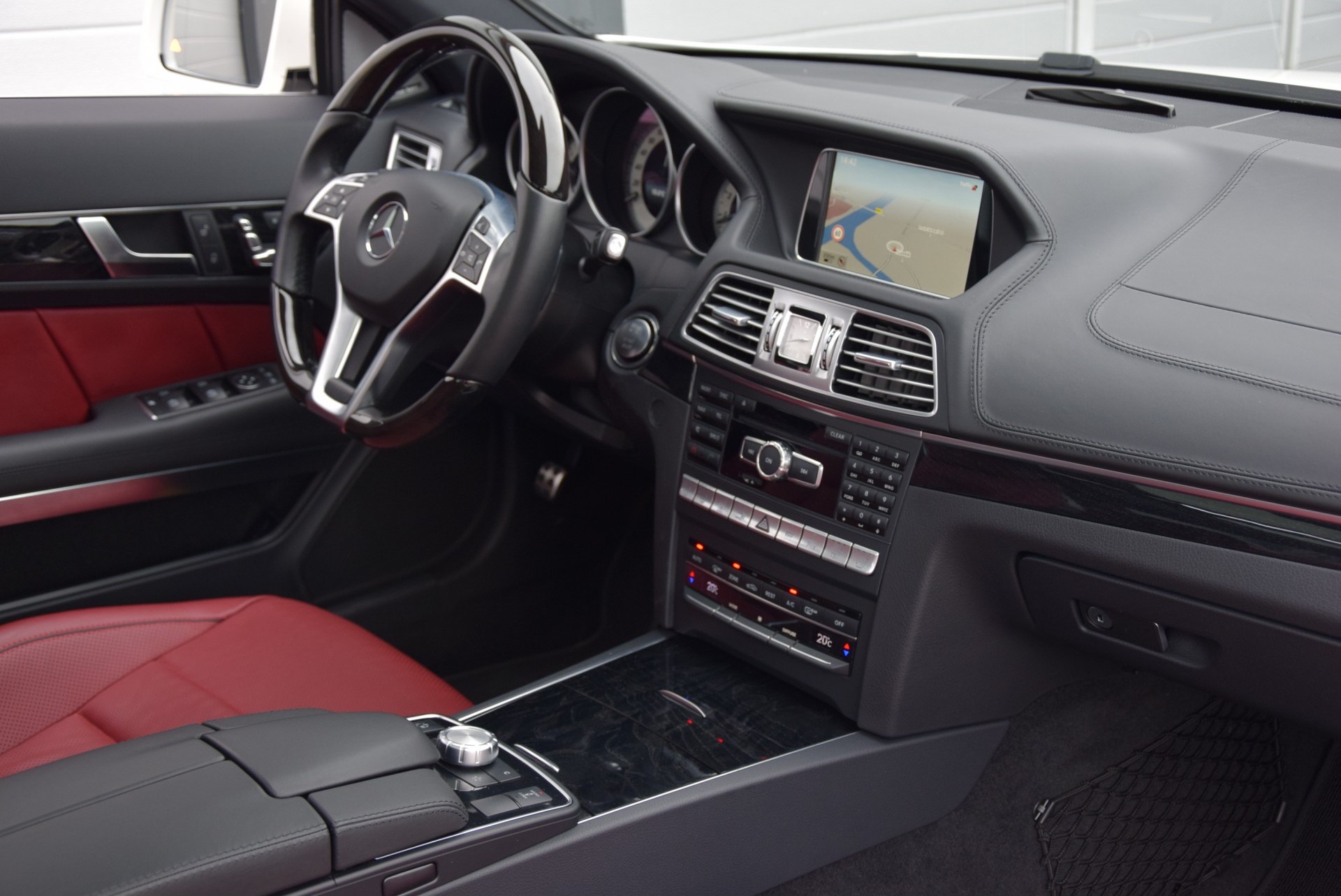 Mercedes-Benz E-Klasse 320 V6 AMG Plus Panorama Distronic/Keyless/Sound/360/Standkachel Aut7 Foto 5