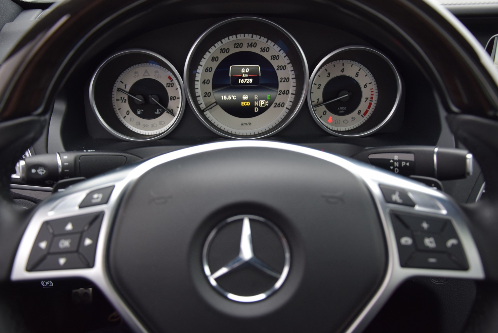 Mercedes-Benz E-Klasse 320 V6 AMG Plus Panorama Distronic/Keyless/Sound/360/Standkachel Aut7 Foto 6