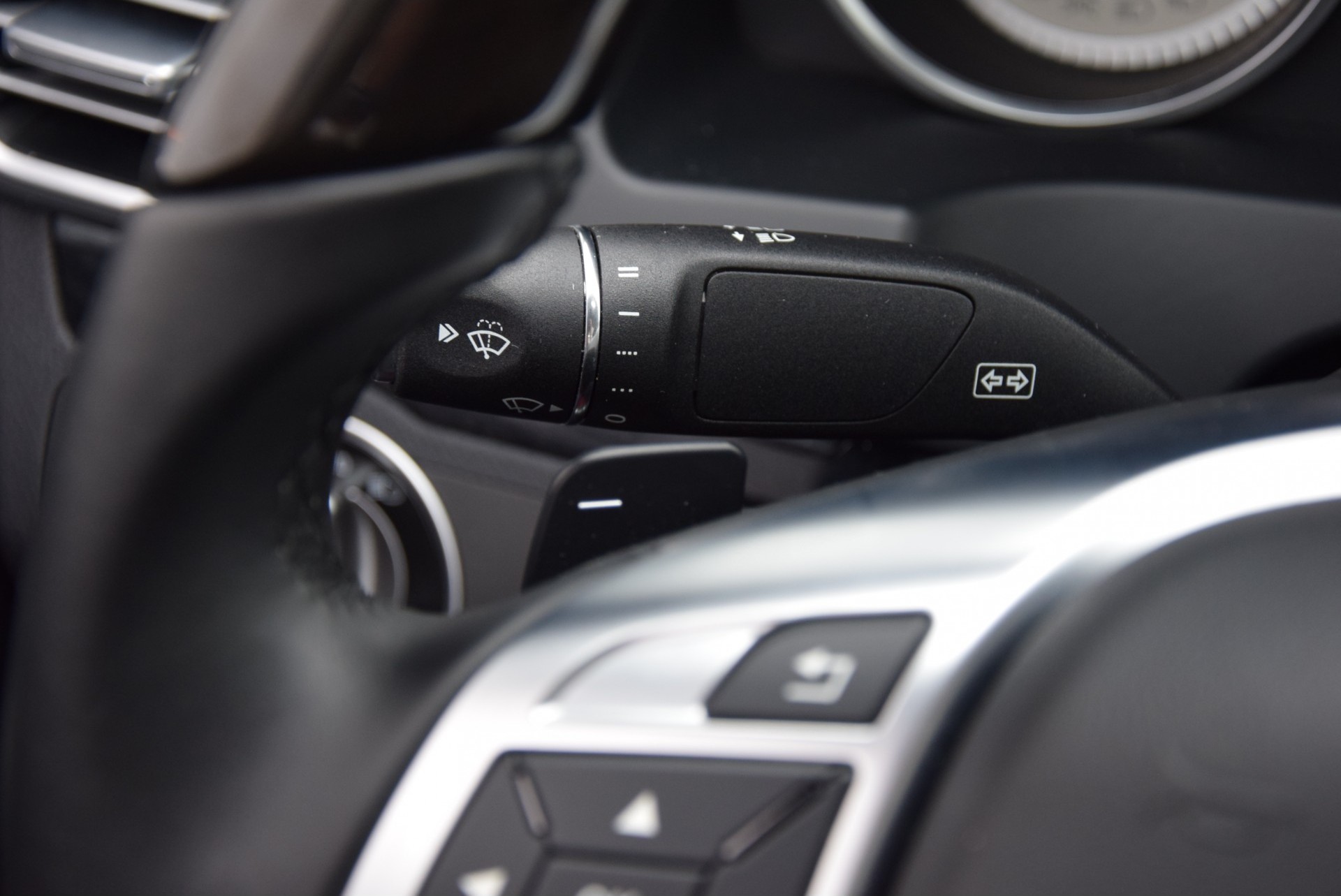 Mercedes-Benz E-Klasse 320 V6 AMG Plus Panorama Distronic/Keyless/Sound/360/Standkachel Aut7 Foto 7