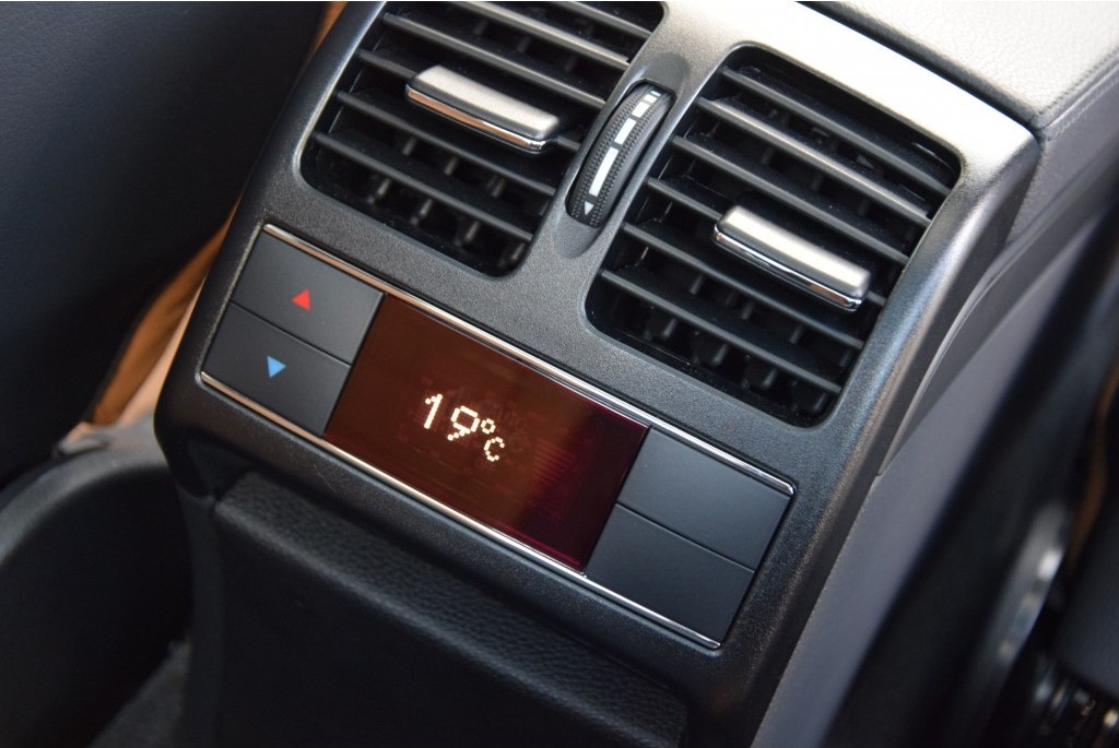 Mercedes-Benz E-Klasse Coupé 200 Coupe AMG Panorama Leer/Com/360-cam Aut7 Foto 19