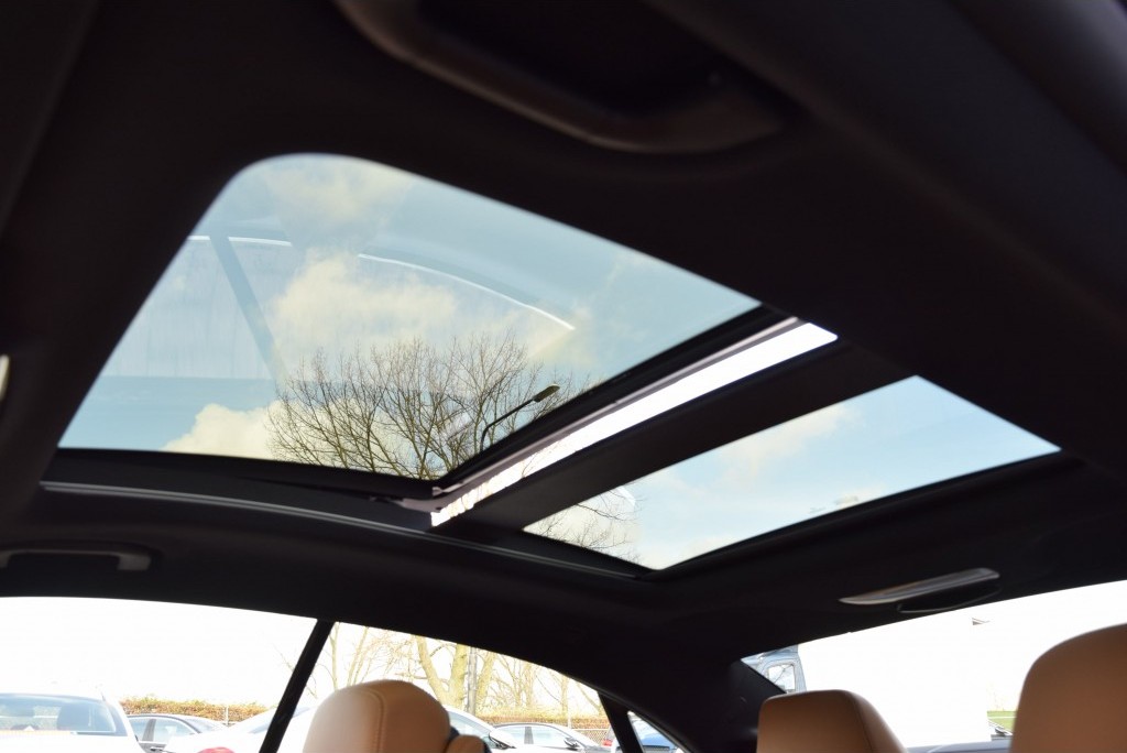 Mercedes-Benz E-Klasse Coupé 200 Coupe AMG Panorama Leer/Com/360-cam Aut7 Foto 9