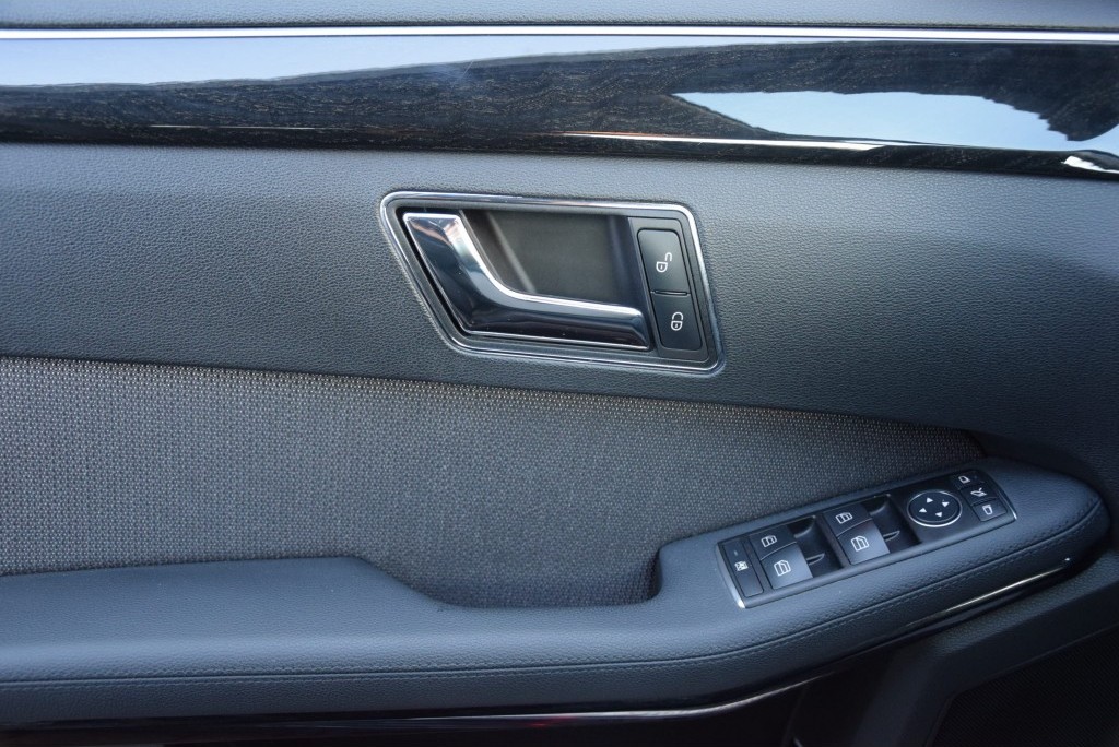 Mercedes-Benz E-Klasse 200 CGI Avantgarde Navi/ILS Aut5 Foto 10