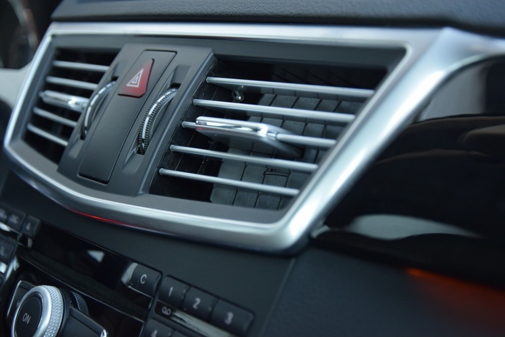 Mercedes-Benz E-Klasse 200 CGI Avantgarde Navi/ILS Aut5 Foto 12