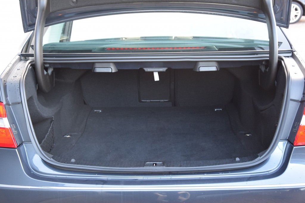 Mercedes-Benz E-Klasse 200 CGI Avantgarde Navi/ILS Aut5 Foto 14