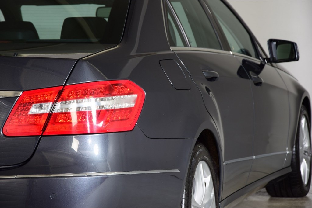 Mercedes-Benz E-Klasse 200 CGI Avantgarde Navi/ILS Aut5 Foto 19