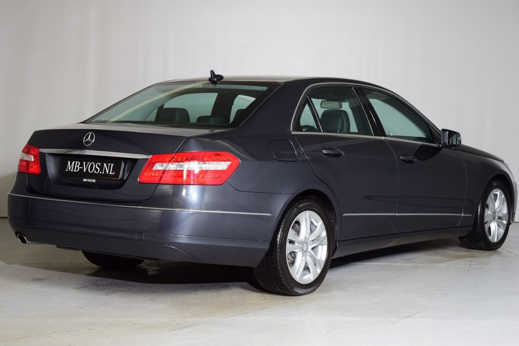 Mercedes-Benz E-Klasse 200 CGI Avantgarde Navi/ILS Aut5 Foto 2