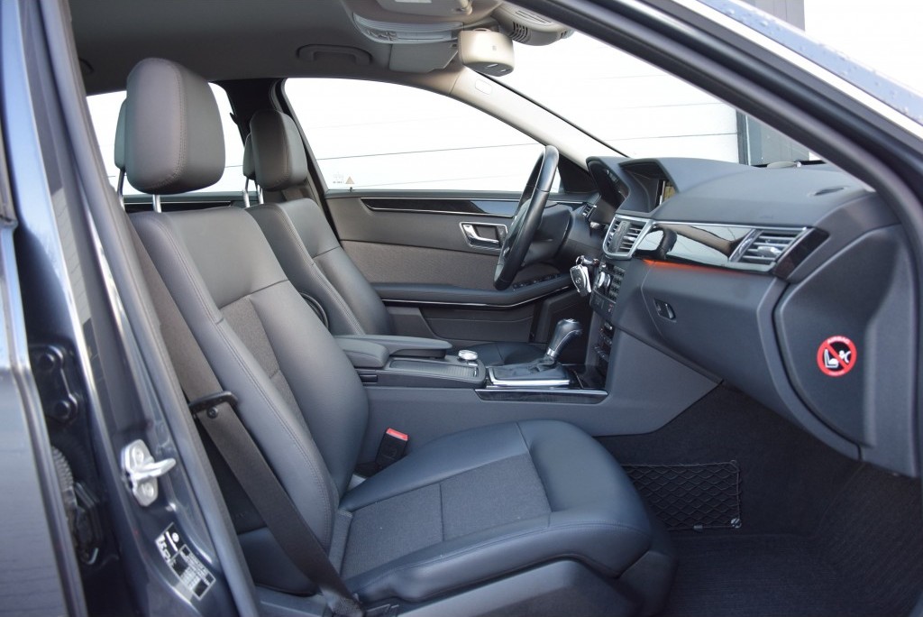 Mercedes-Benz E-Klasse 200 CGI Avantgarde Navi/ILS Aut5 Foto 3