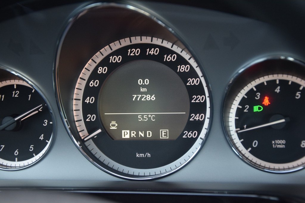 Mercedes-Benz E-Klasse 200 CGI Avantgarde Navi/ILS Aut5 Foto 6