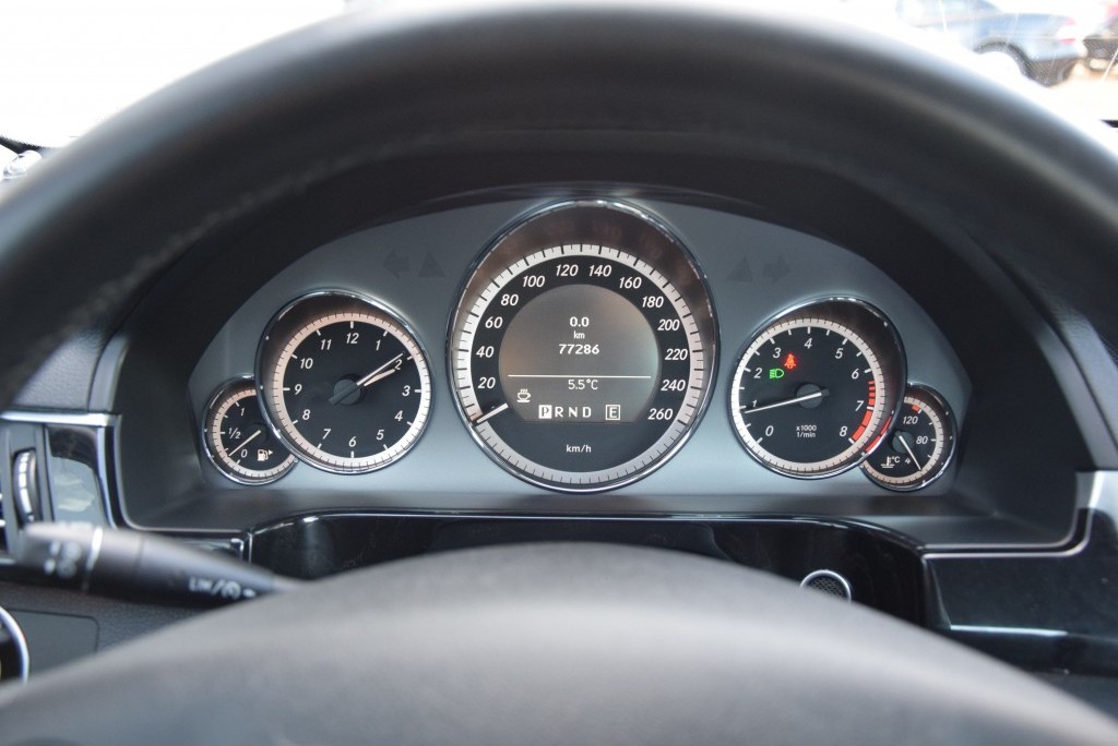 Mercedes-Benz E-Klasse 200 CGI Avantgarde Navi/ILS Aut5 Foto 7