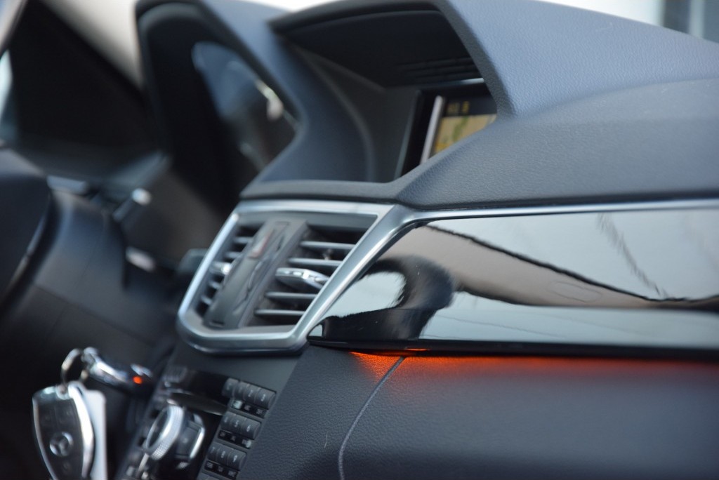 Mercedes-Benz E-Klasse 200 CGI Avantgarde Navi/ILS Aut5 Foto 9