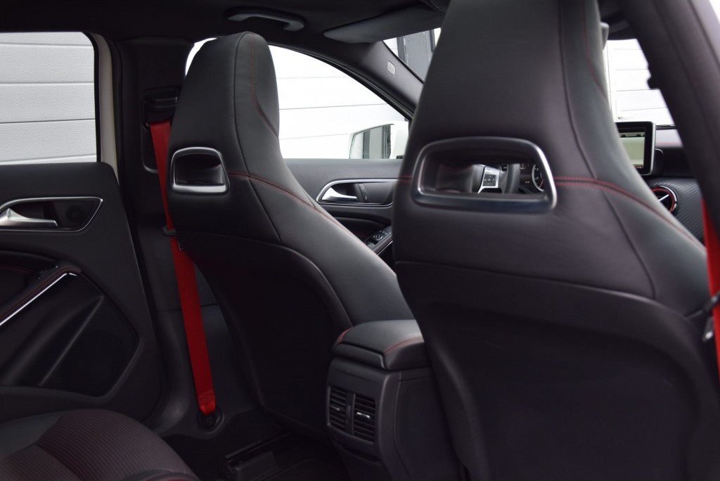 Mercedes-Benz A-Klasse 45 AMG 4MATIC Panorama Performance Aut7 Foto 12