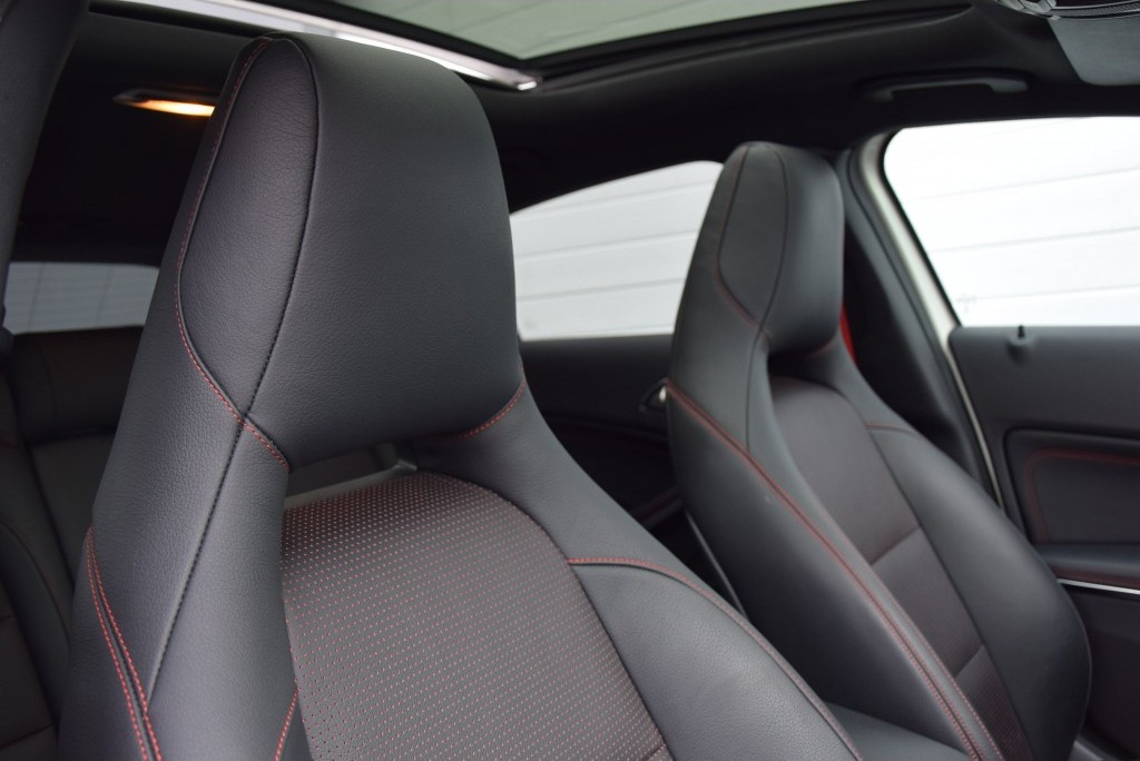 Mercedes-Benz A-Klasse 45 AMG 4MATIC Panorama Performance Aut7 Foto 13