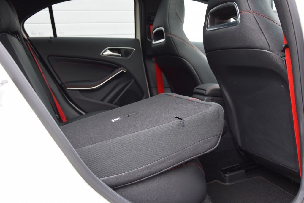 Mercedes-Benz A-Klasse 45 AMG 4MATIC Panorama Performance Aut7 Foto 17