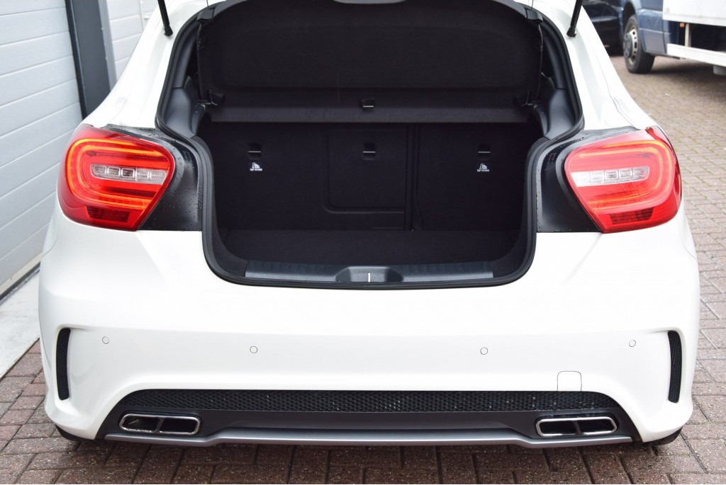 Mercedes-Benz A-Klasse 45 AMG 4MATIC Panorama Performance Aut7 Foto 18