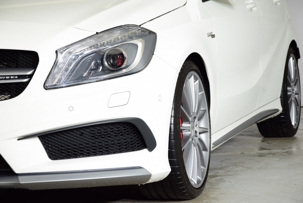 Mercedes-Benz A-Klasse 45 AMG 4MATIC Panorama Performance Aut7 Foto 23