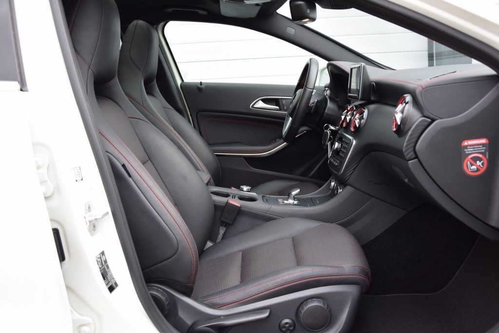 Mercedes-Benz A-Klasse 45 AMG 4MATIC Panorama Performance Aut7 Foto 3