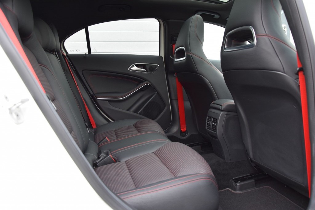 Mercedes-Benz A-Klasse 45 AMG 4MATIC Panorama Performance Aut7 Foto 4