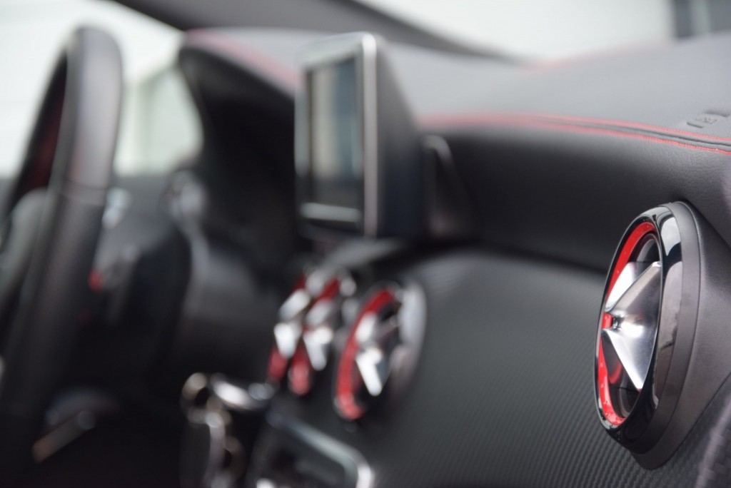 Mercedes-Benz A-Klasse 45 AMG 4MATIC Panorama Performance Aut7 Foto 5