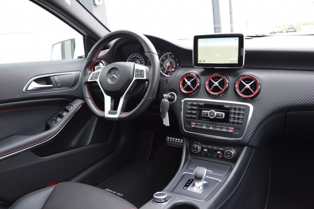 Mercedes-Benz A-Klasse 45 AMG 4MATIC Panorama Performance Aut7 Foto 6