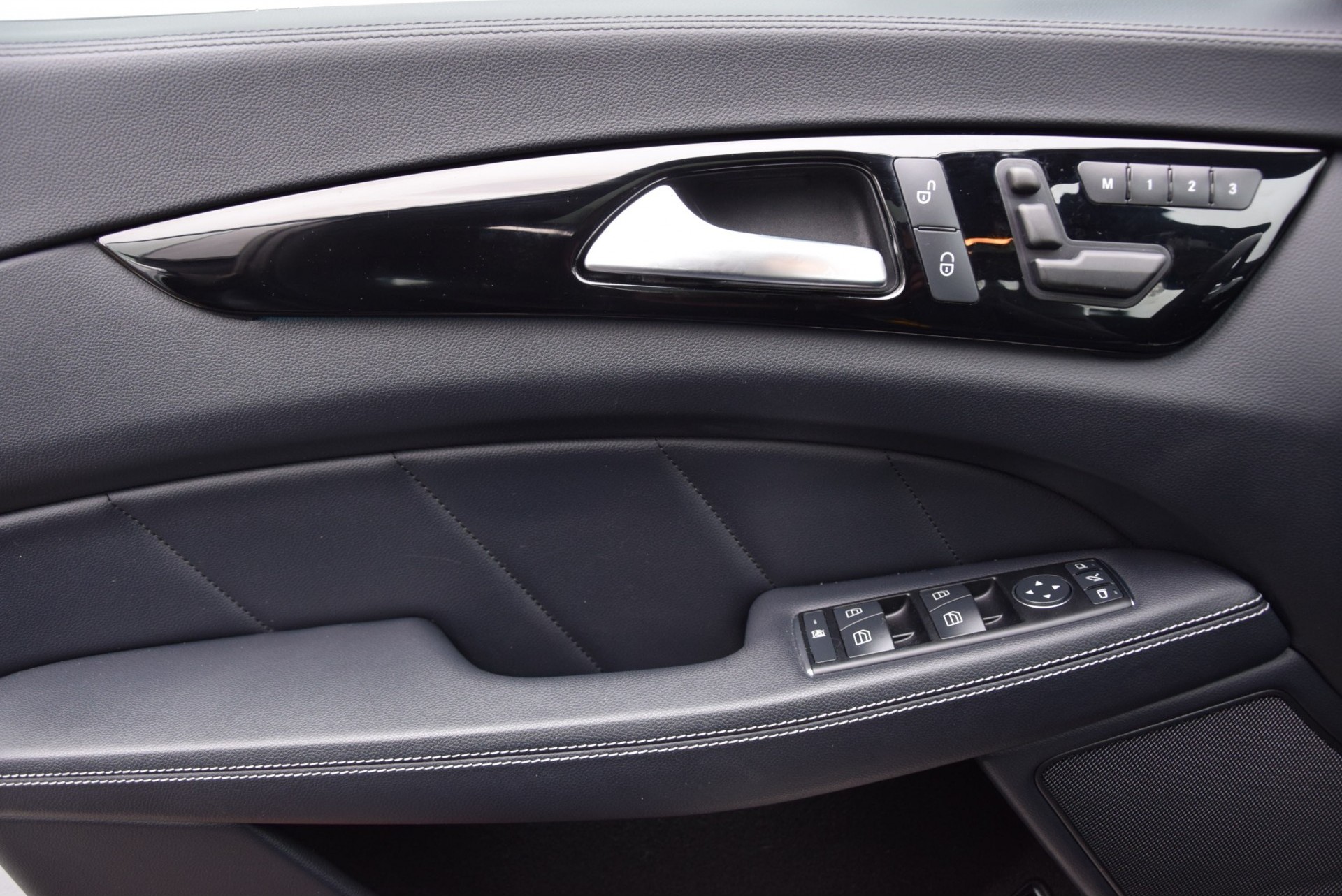 Mercedes-Benz CLS-Klasse 350 Cdi AMG Airmatic Distronic Keyless Mem Harman-Kardon Aut7 Foto 10