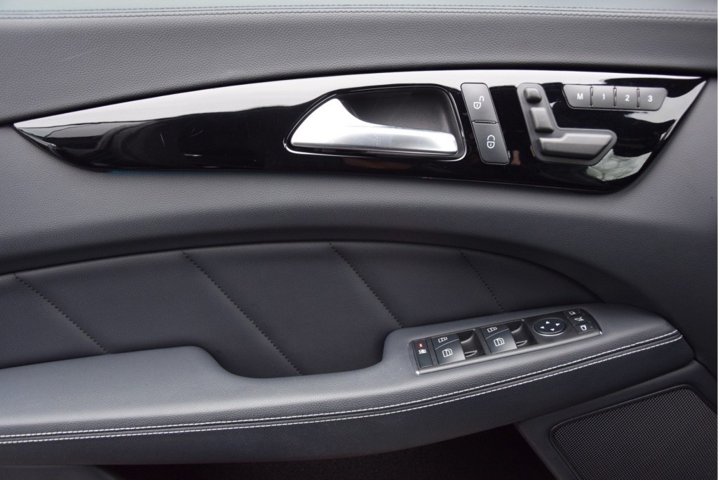 Mercedes-Benz CLS-Klasse 350 Cdi AMG Distronic / Airmatic / Harman-Kardon / Massagestoelen Aut7 Foto 8