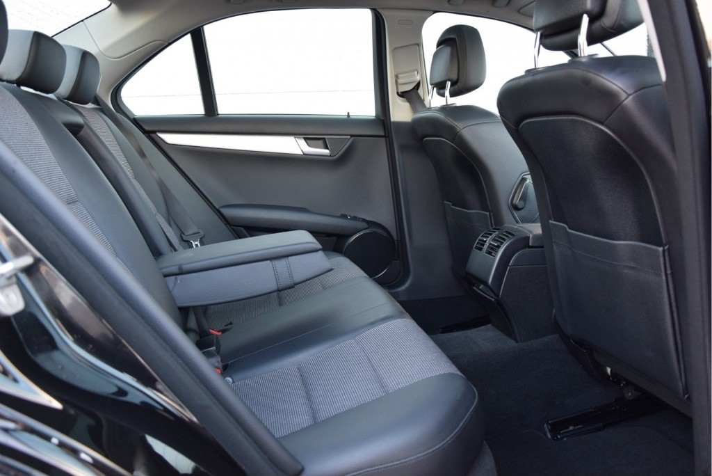 Mercedes-Benz C-Klasse 250 Cdi Avantgarde Schuifdak/Navi/LED Aut7 Foto 4