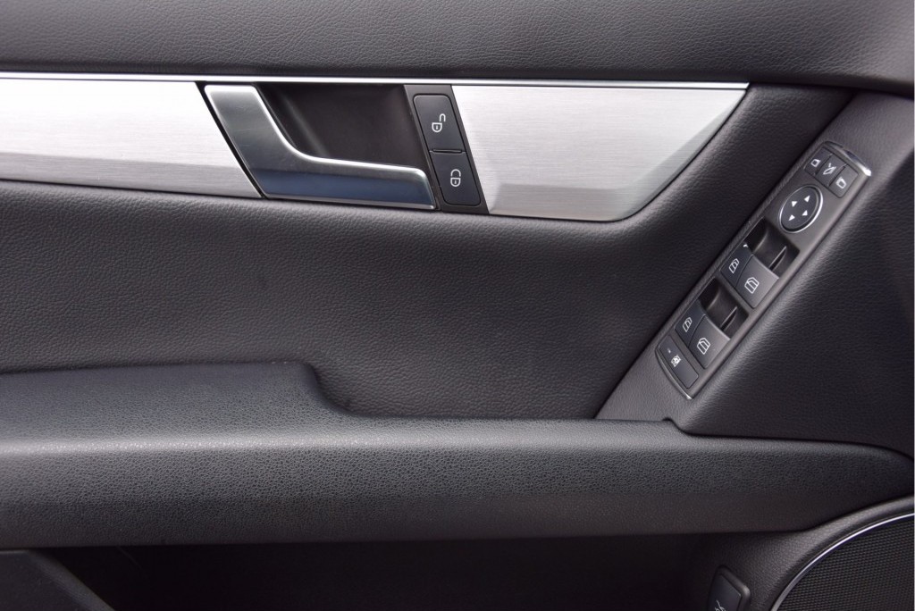 Mercedes-Benz C-Klasse 250 Cdi Avantgarde Schuifdak/Navi/LED Aut7 Foto 9