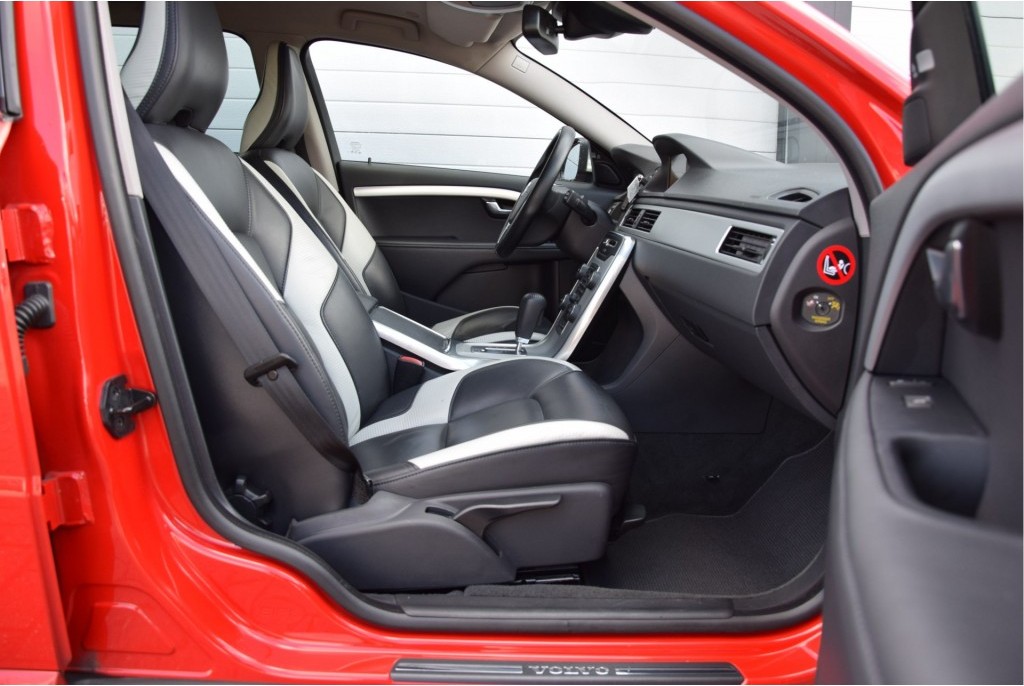 Volvo V70 2.4 D5 R-DESIGN BLIS/Nav/Keyless/ACC Aut6 Foto 3