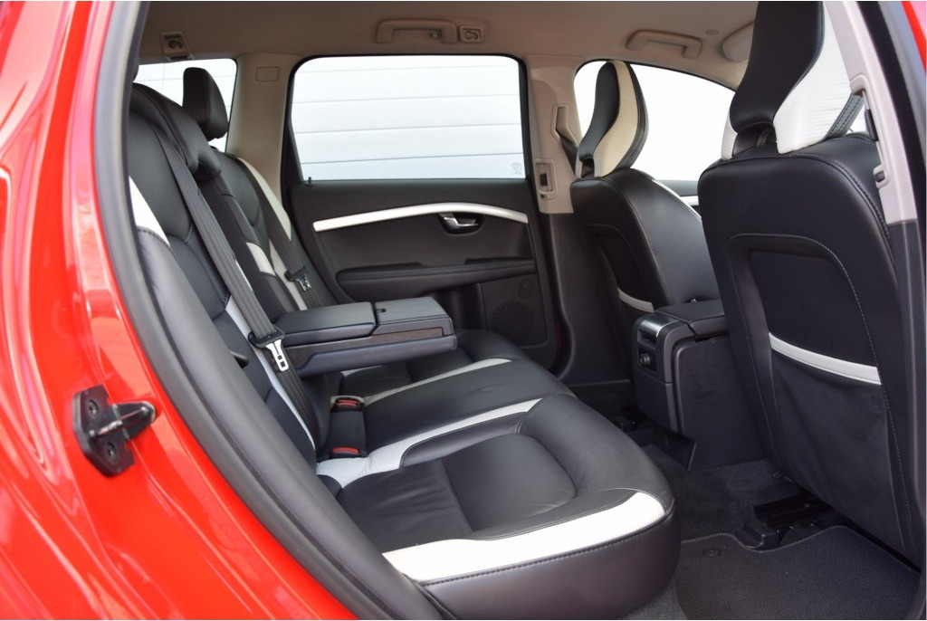 Volvo V70 2.4 D5 R-DESIGN BLIS/Nav/Keyless/ACC Aut6 Foto 4