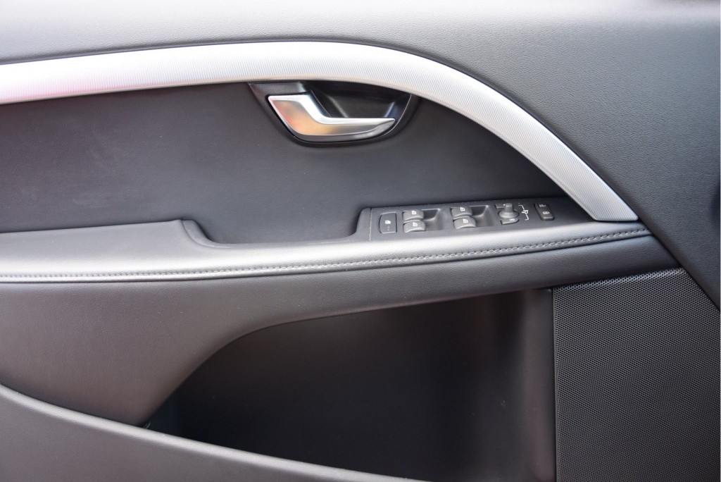 Volvo V70 2.4 D5 R-DESIGN BLIS/Nav/Keyless/ACC Aut6 Foto 7