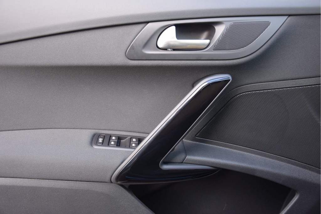 Peugeot 508 2.0 HDI Premium hybride 200pk 4WD/JBL-sound/Head-up/14%bijtelling Aut6 Foto 8